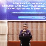 Bupati Kutim saat memberikan sambutan dalam peluncuran Rencana Aksi Daerah (RAD) Strategi Anti Anak Tidak Sekolah (SITISEK) di Hotel Royal Victoria, Jumat (21/11).