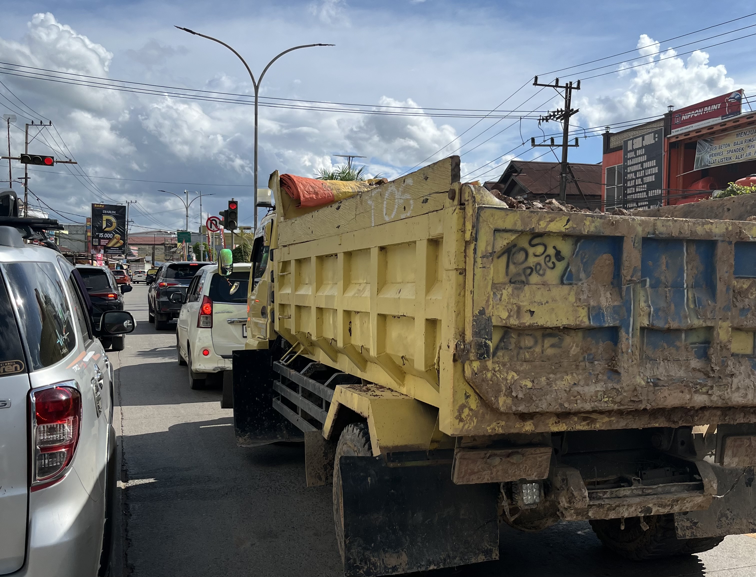 Ancaman Keselamatan di Jalan, Dishub Kutim Dorong Penindakan Tegas Truk ODOL dan Bermuatan Terbuka
