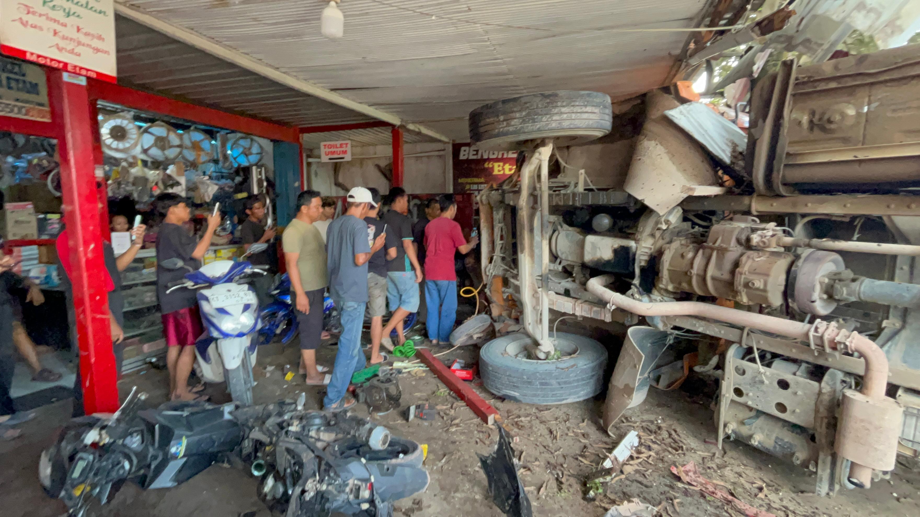Rem Blong Truk Muatan Picu Kekacauan di Bengalon, Jalan Umum Jadi Lokasi Tabrakan Beruntun