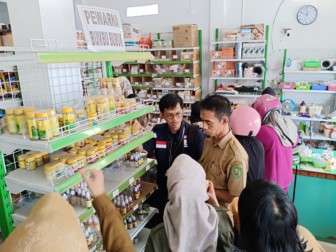 Sidak Dinkes Kutim Temukan Produk Kedaluwarsa di Retail, Satu Minuman Takjil Diduga Mengandung Pewarna Berbahaya