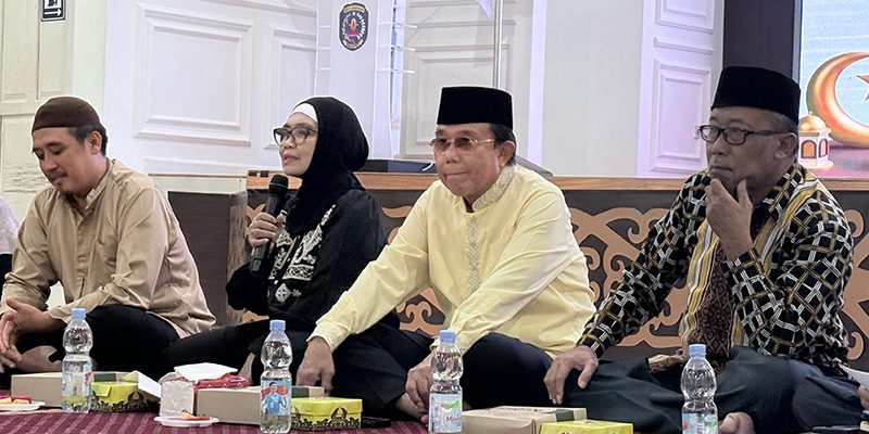 Bukber MD KAHMI Bontang dihadiri Ketua Komite I Dewan Perwakilan Daerah (DPD) Repubik Indonesia (RI) Andi Sofyan Hasdam dan Wali Kota Bontang, Neni Moerniaeni. (ft:Wahyudi/teraskata)