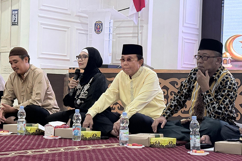 Bukber MD KAHMI Bontang dihadiri Ketua Komite I Dewan Perwakilan Daerah (DPD) Repubik Indonesia (RI) Andi Sofyan Hasdam dan Wali Kota Bontang, Neni Moerniaeni. (ft:Wahyudi/teraskata)
