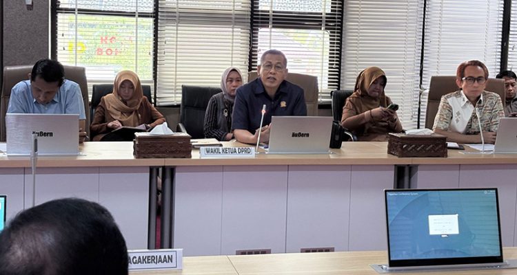 Mediasi permasalahan utang piutang antara Perumda AUJ dan Koperasi Kartika Arda Gusema Rudal Bontang oleh DPRD Bontang. (ft:Wahyudi)