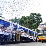 Wali Kota Bontang, Neni Moerniaeni melepas peserta program Mudik Nyaman Bersama Pupuk Indonesia bertajuk “Mudik Aman, Berbagi Harapan” yang digelar oleh PT Pupuk Kalimantan Timur (PKT), Rabu (18/3/2026)