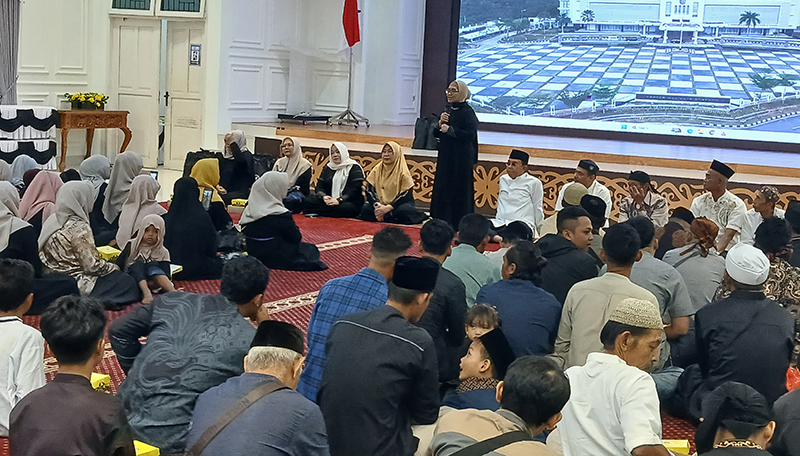 Wali Kota Bontang, Neni Moerniaeni, buka puasa bersama Persatuan Wargi Sunda Bontang (PWSB) di Pendopo Rumah Jabatan Wali Kota.