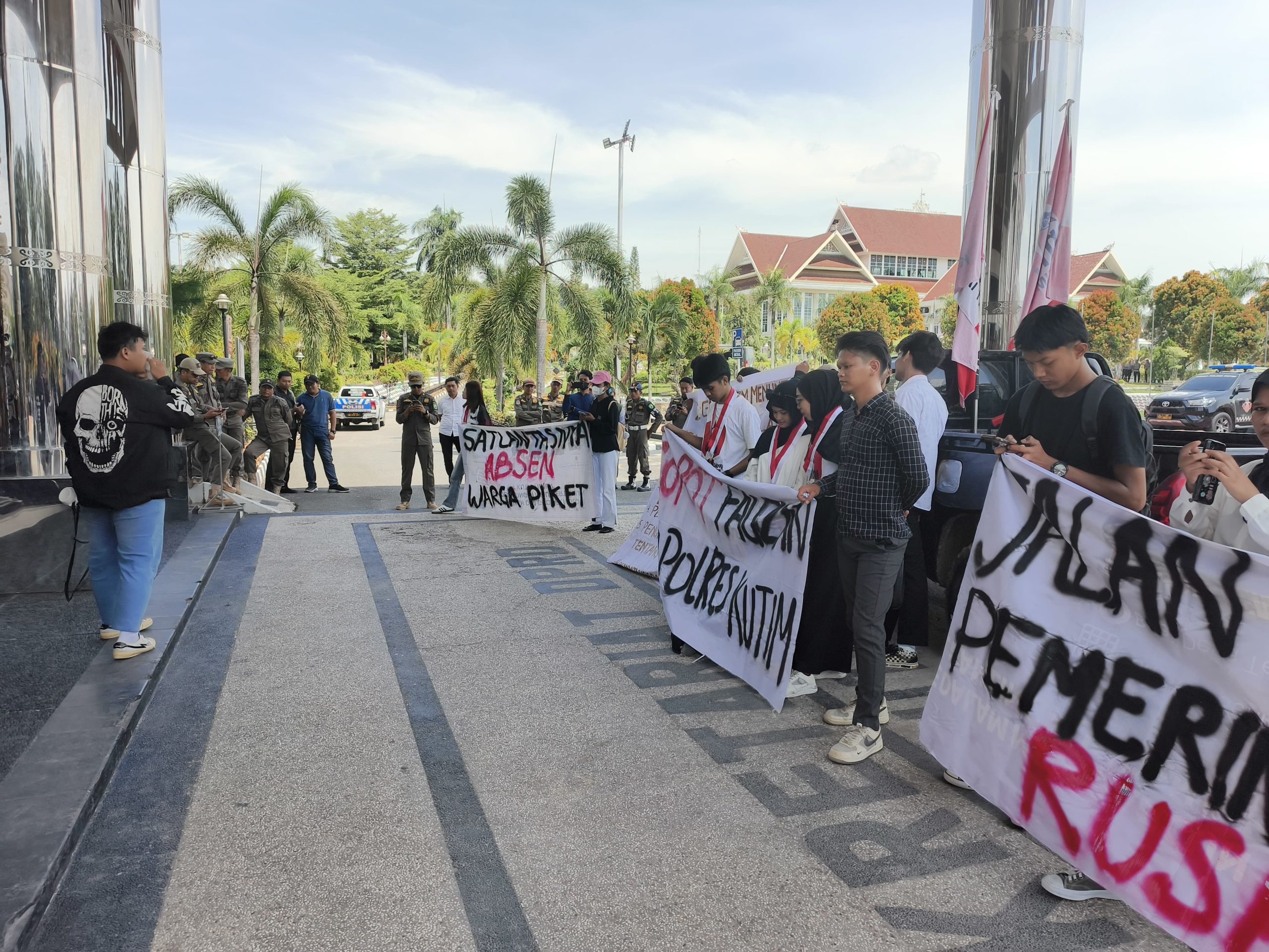 GMNI Kutim Desak Perbaikan Jalan hingga Perlindungan Ojol, DPRD Janji Tindak Lanjut