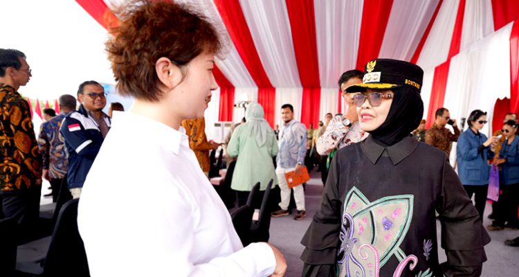 Ekspor Perdana Bontang Amoinum Nitrat