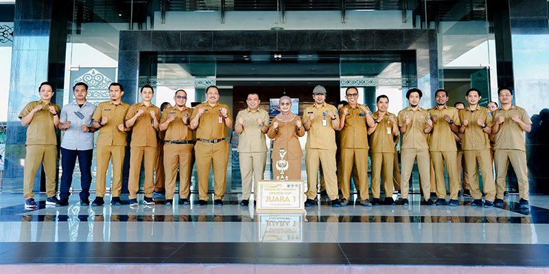Neni Moerniaeni usai memimpin apel pagi di lingkungan Sekretariat Daerah Kota Bontang, Senin (642026).