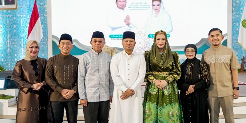 Wali Kota Bontang, Neni Moerniaeni hadiri open house yang digelar Gubernur Kalimantan Timur di Lamin Etam, Samarinda.