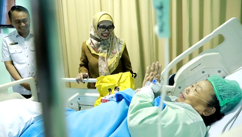Wali Kota Bontang, Neni Moerniaeni, melakukan inspeksi mendadak (sidak) di RSUD Taman Husada Bontang.
