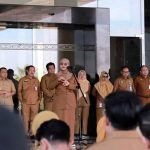 Wali Kota Bontang, Neni Moerniaeni saat memimpin kegiatan apel (Ist).