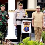 Wakil Wali Kota Bontang, Agus Haris, menghadiri Apel Gelar Pasukan Operasi Ketupat 2026 di Lapangan Polres Bontang.