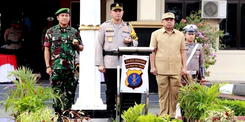 Wakil Wali Kota Bontang, Agus Haris, menghadiri Apel Gelar Pasukan Operasi Ketupat 2026 di Lapangan Polres Bontang.