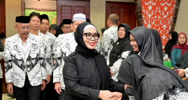 Wali Kota Bontang menghadiri acara Halal Bihalal PGRI Kota Bontang di Auditorium 3 Dimensi, Rabu (15/4/2026) pagi.